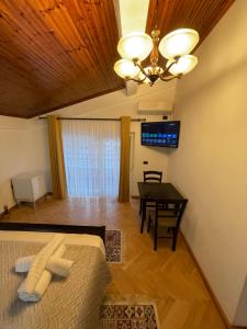 a bedroom with a bed and a desk in a room at Vila AT in Berat