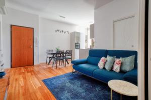 a living room with a blue couch and a table at Lattanzio Charming Suite - Porta Romana MM3 in Milan