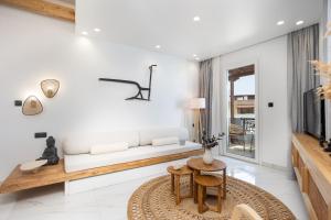 a living room with a white couch and a table at Lago m Superior Naxos Town in Naxos Chora