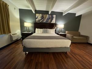 מיטה או מיטות בחדר ב-Quality Inn & Suites