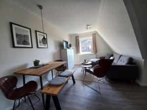 a living room with a table and a couch at Johannsen-Huis-Appartement-Dena in Tinnum