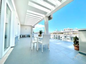 a patio with a table and chairs on a balcony at L'attico di Dimore del Sud in Trani