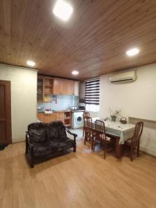 Kuchyň nebo kuchyňský kout v ubytování Faxi