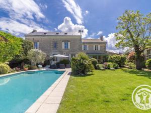 a house with a swimming pool in front of a yard at Séjour de charme avec piscine à Saint-Georges-sur-Layon, proche de Saumur et des châteaux de la Loire - FR-1-622-81 in Méa