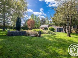 a yard with a house and trees and grass at Gîte charmant avec jardin, proche activités nautiques - FR-1-622-75 in Morannes