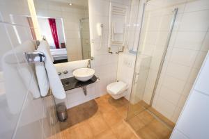 Koupelna v ubytování Hotel am Friedensplatz + 10 fotografií
