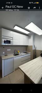 A kitchen or kitchenette at Stylish Apartment