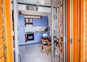 Kuchyň nebo kuchyňský kout v ubytování Solemare Letojanni apartment