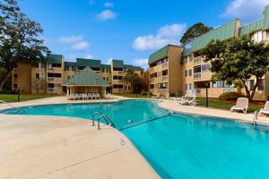 an image of a swimming pool at a apartment complex at Spa on Port Royal Sound 1123 in Hilton Head Island