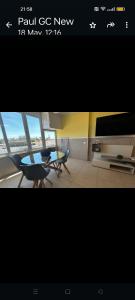 A television and/or entertainment centre at Stylish Apartment