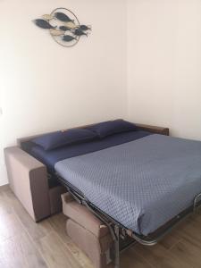 a bed sitting in a room next to a wall at Villa Azzurra in Lampedusa