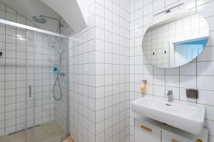 Koupelna v ubytování Tranquil Wachau Escape - 45m2 with Outdoor Terrace + 23 fotografií