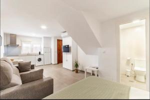 Kuchyňa alebo kuchynka v ubytovaní Loft independiente a 150 mtrs de la playa wifi aire acondicionado