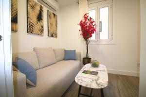Istumisnurk majutusasutuses Charming Seaside Apartment in Barceloneta, Renovated with Stunning Sea Views