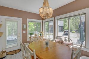 صورة لـ Summer Village Family Cottage with Community Perks! في Westford +21 صورة