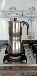 a tea kettle on top of a stove at Habitaciones a un paso del Mar en Cullera in Cullera