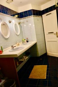 Koupelna v ubytování Schöpfwerk Hostel 10