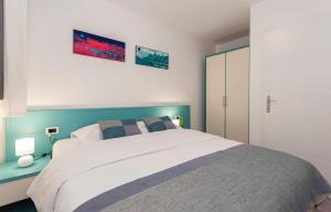 a bedroom with a large white bed in a room at Apartment Feel the nature in Slime +25 photos