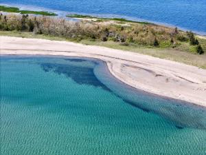 uma vista aérea de uma ilha na água em Waterfront House near Pomquet Beach- 2 bedrooms, Pet-Friendly em Antigonish