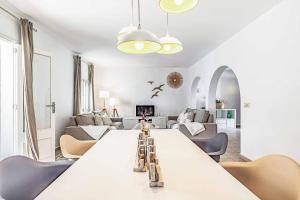 a living room with a large white table and chairs at Villa Monsy 2 in El Port