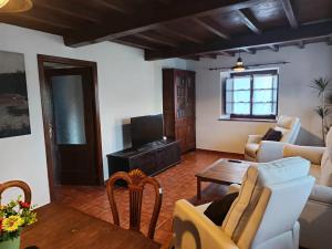 a living room with a couch and a table at Casa de aldea La Caramba in Lamuño