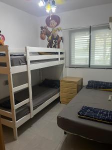 Posteľ alebo postele v izbe v ubytovaní PLAYA ALMARDA,PISCINA,2 TERRAZAS,WIFI,PARKING,BBQ,TRANQUILo