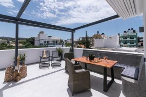 Un balcón o terraza de Iceberg Suite with Jacuzzi