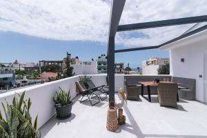 Un balcón o terraza de Iceberg Suite with Jacuzzi
