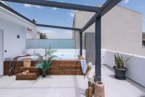 Un balcón o terraza de Iceberg Suite with Jacuzzi