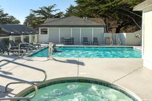 a swimming pool with blue water in a yard at Fogcatcher Inn in Cambria