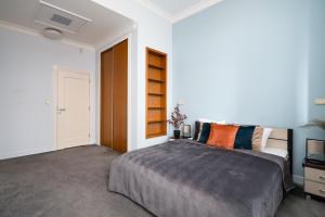Posteľ alebo postele v izbe v ubytovaní Prestige Apartment - Elegant & Quiet Stay 3 rooms 90m2 - AS Home Apartamenty Rynek 508