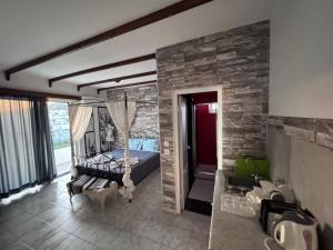 Postel nebo postele na pokoji v ubytování SunnySun Studios