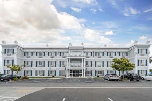 a large white building with cars parked in a parking lot at Best Western Salinas Monterey in Salinas