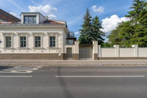 Fotografia z galérie ubytovania Luxurious 70 m2 with Balcony & Air Conditioning vo Viedni