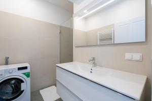 Fotografia z galérie ubytovania Luxurious 70 m2 with Balcony & Air Conditioning vo Viedni