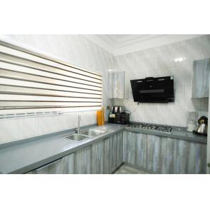 Kuchyň nebo kuchyňský kout v ubytování DAA DINGBE SUITES - Luxury Two Bedroom Apartments