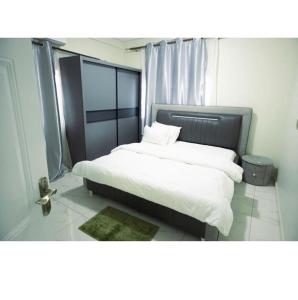 Postel nebo postele na pokoji v ubytování DAA DINGBE SUITES - Luxury Two Bedroom Apartments