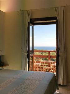 Postel nebo postele na pokoji v ubytování Hotel Cala Reale