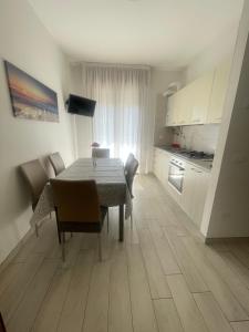 A kitchen or kitchenette at Palazzina del sole