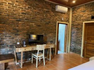 TV a/nebo společenská místnost v ubytování Mayong Bali Villa and Hostel