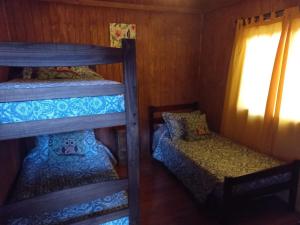 two bunk beds in a room with a window at Casa Rivadavia in Vicuña