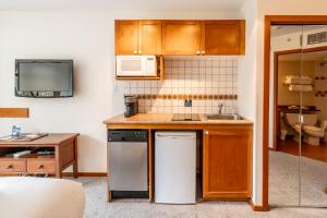 Una cocina o zona de cocina en Cascade by Elevate Vacations