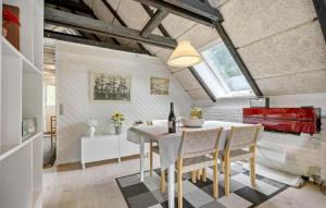 Χώρος καθιστικού στο 3 Bedroom Beautiful Home In Gilleleje