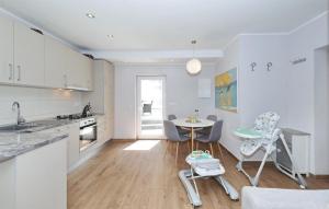 Η κουζίνα ή μικρή κουζίνα στο Stunning Home In Bast