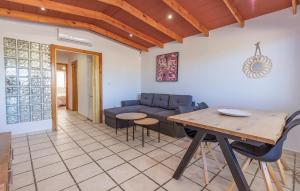 a living room with a table and a couch at Cozy Home In San Pedro Del Pinatar in San Pedro del Pinatar