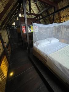 Tempat tidur dalam kamar di chill out hostel