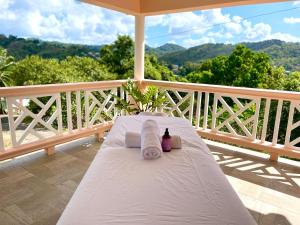 Pemandangan gunung umum atau pemandangan gunung yang diambil dari apartmen