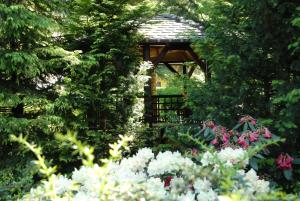 Κήπος έξω από το Rajski Dom +10 φωτογραφίες