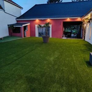 Vonkajšia záhrada v ubytovaní L'immortel GITE 2 AVEC OU SANS SPA