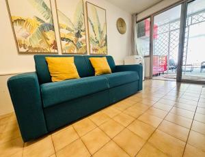 Predel za sedenje v nastanitvi Studio cosy avec jardinet